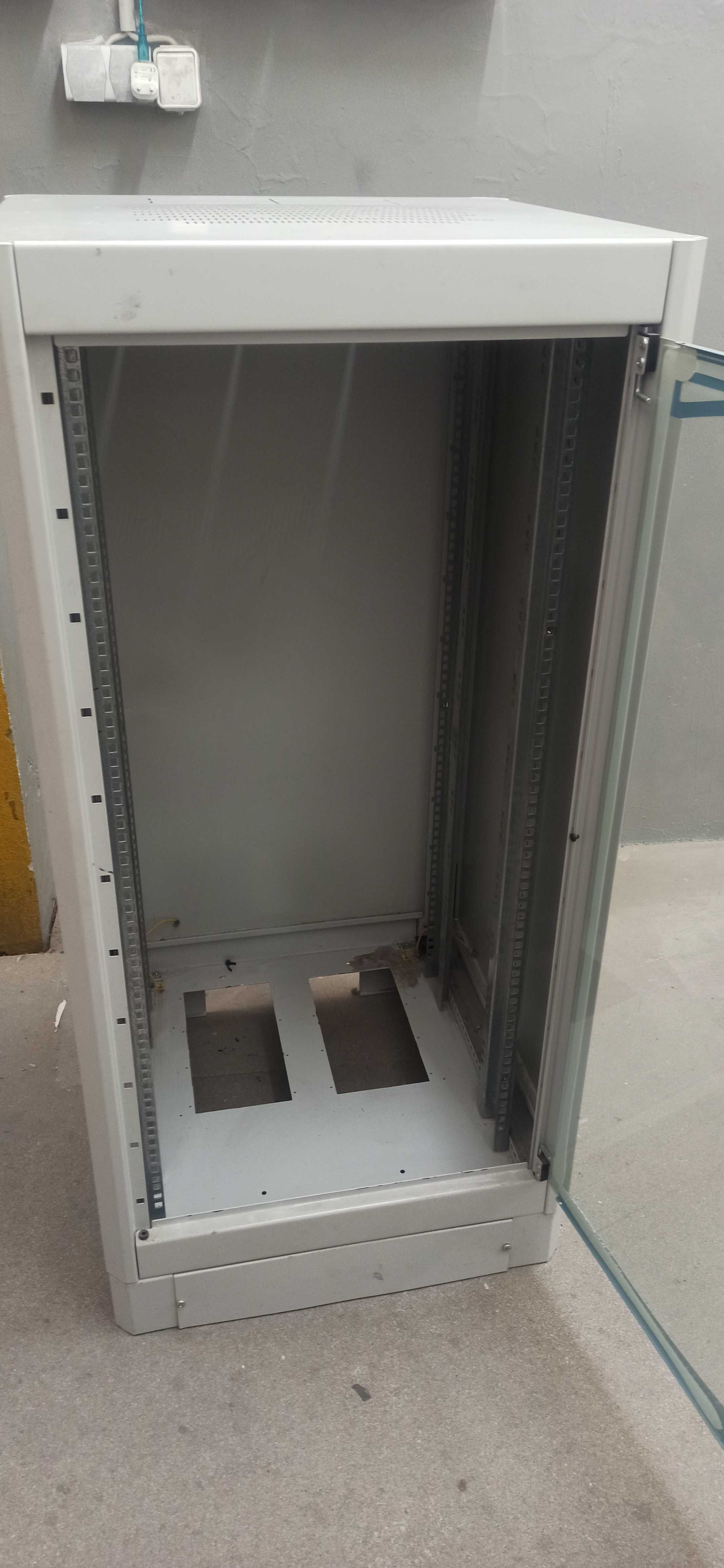 Szafka instalacyjna do przechowywania sprzętu sieciowego Tecnosteel