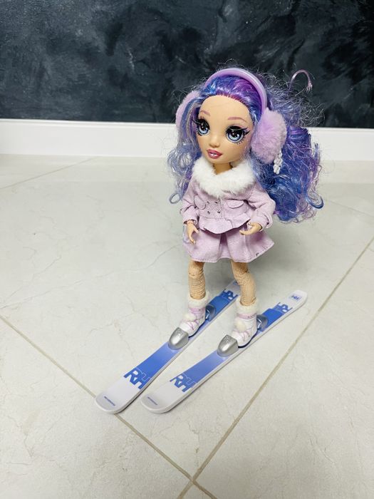 Lalka Rainbow High- Violet Willow Winter Break