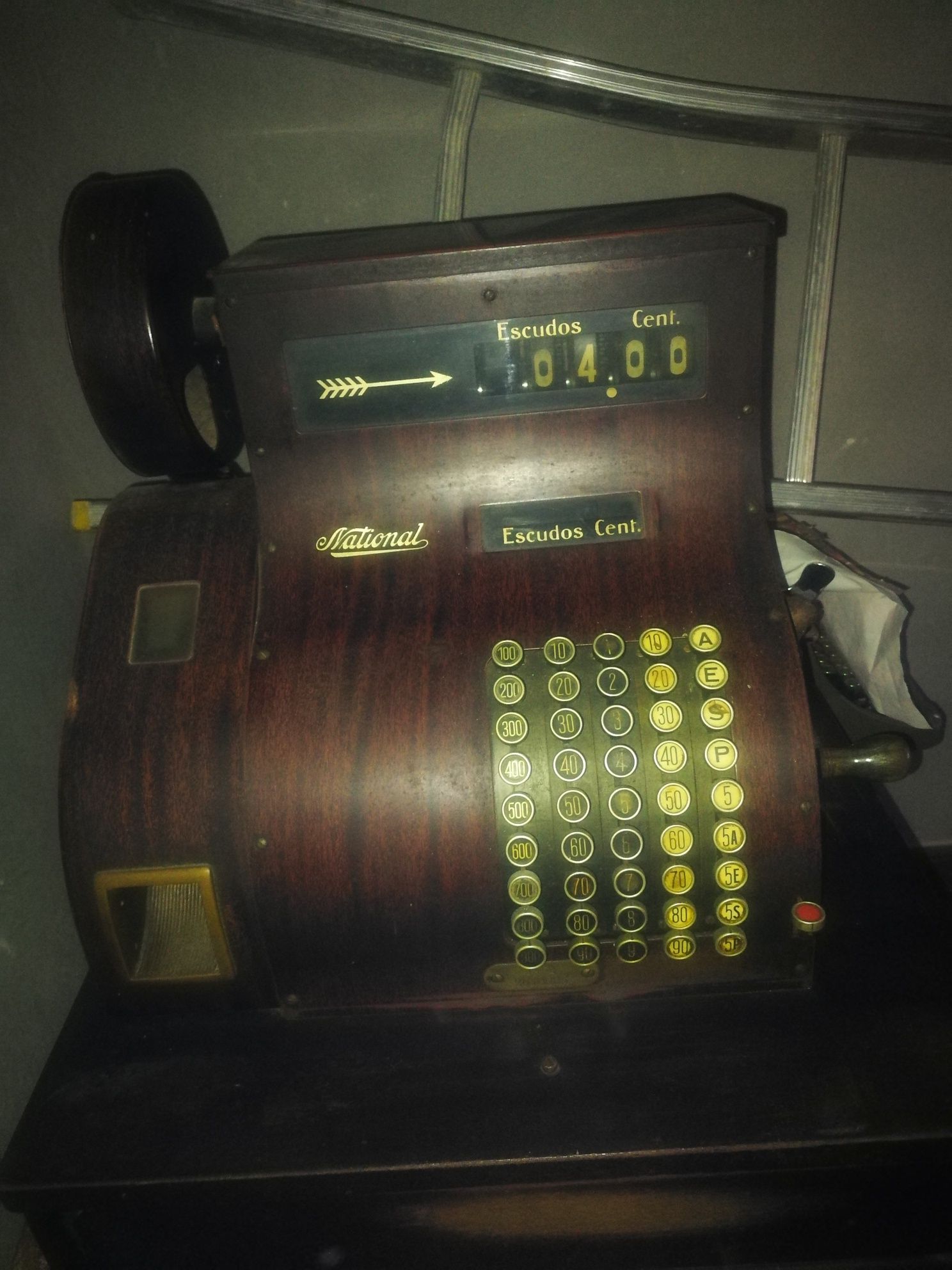 Vendo máquina registadora antiga