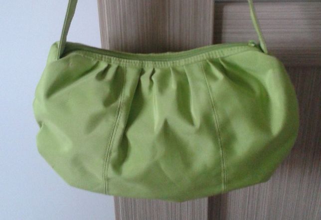 Torebka zielona damska kuferek torba kolor odblaskowy na topie