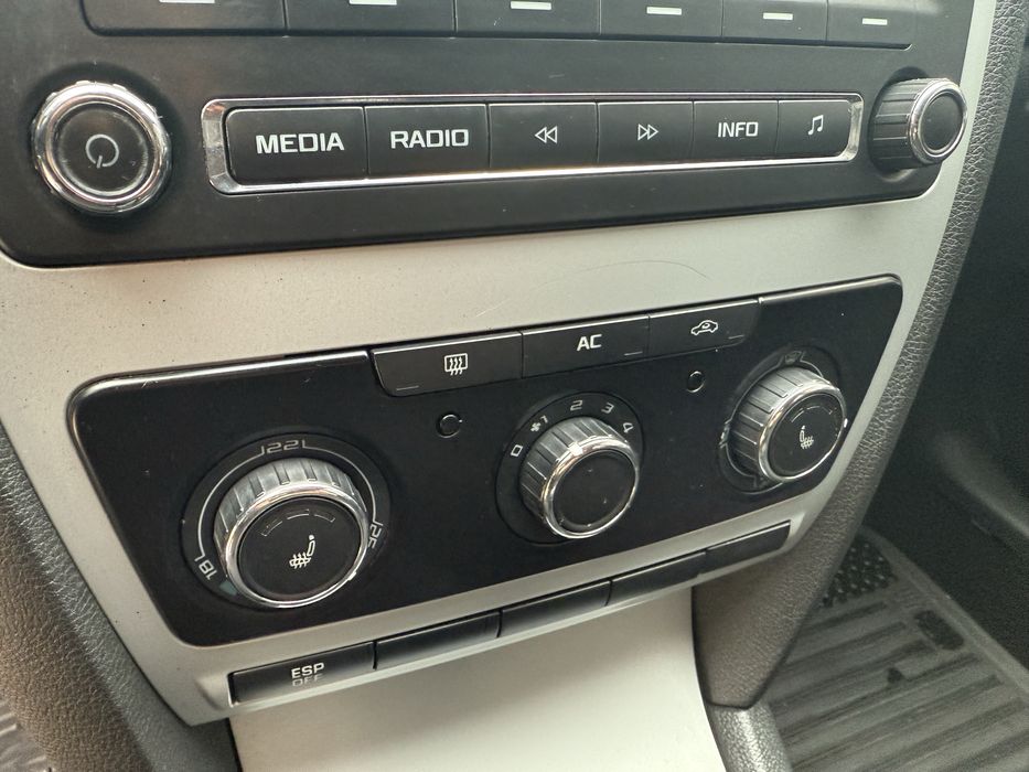 Продам шкода А5 рестайлинг 1.6 газ бензин