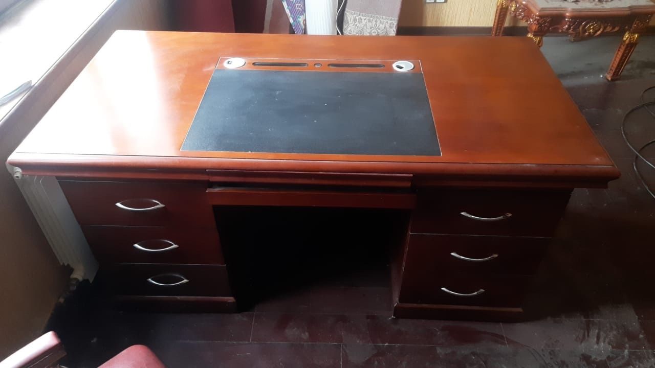 Продам письменный стол для кабинета
