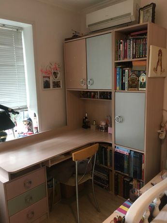 Детская комната  - стол с книжным шкафом,комод с зеркалом,  , шкаф.
