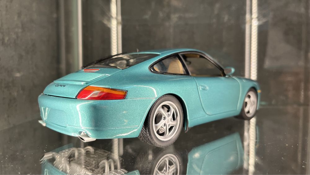 Porsche 911 996 Carrera - UT Models 1/18