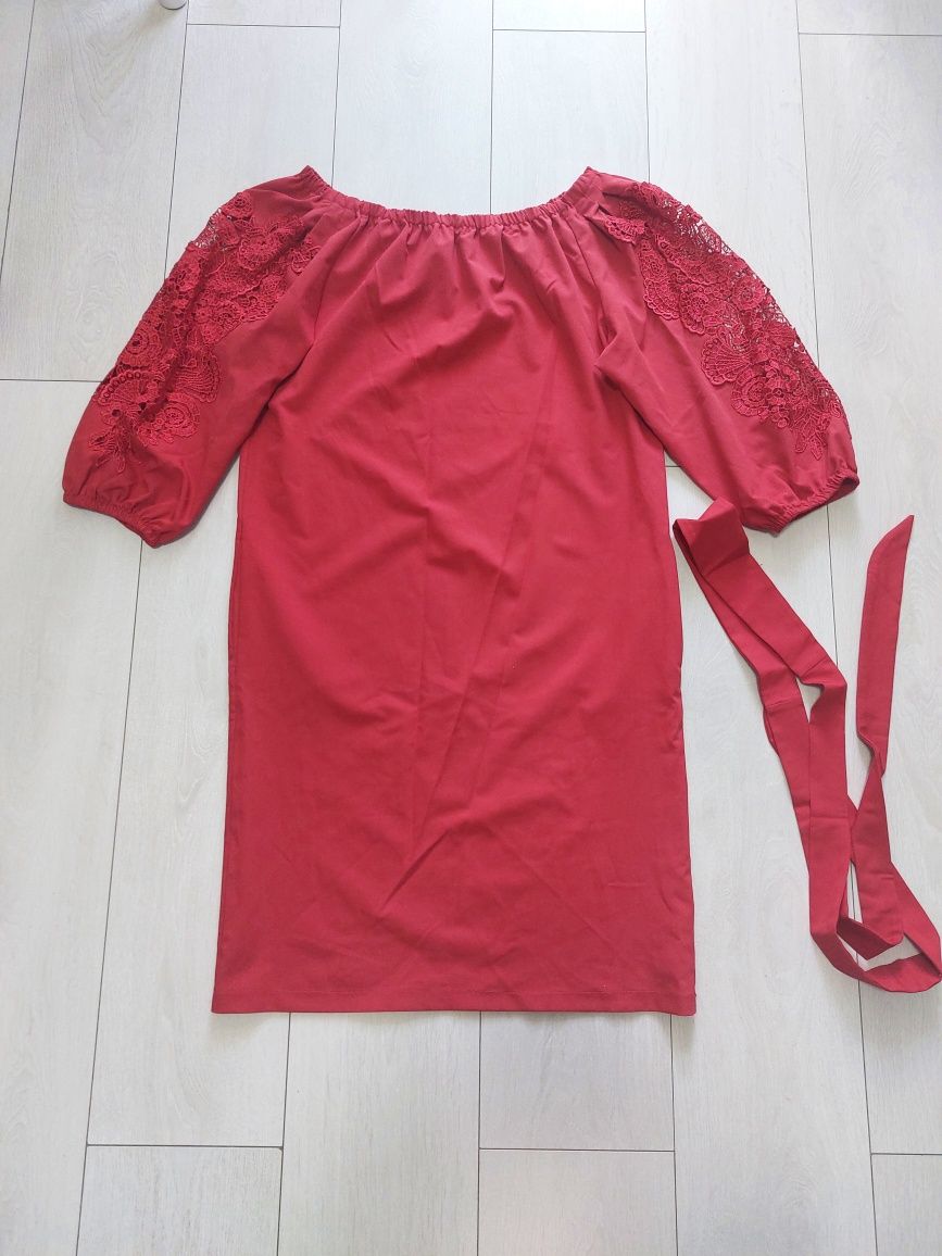 Червона святкова сукня в стилі вишиванки , розмір  S
