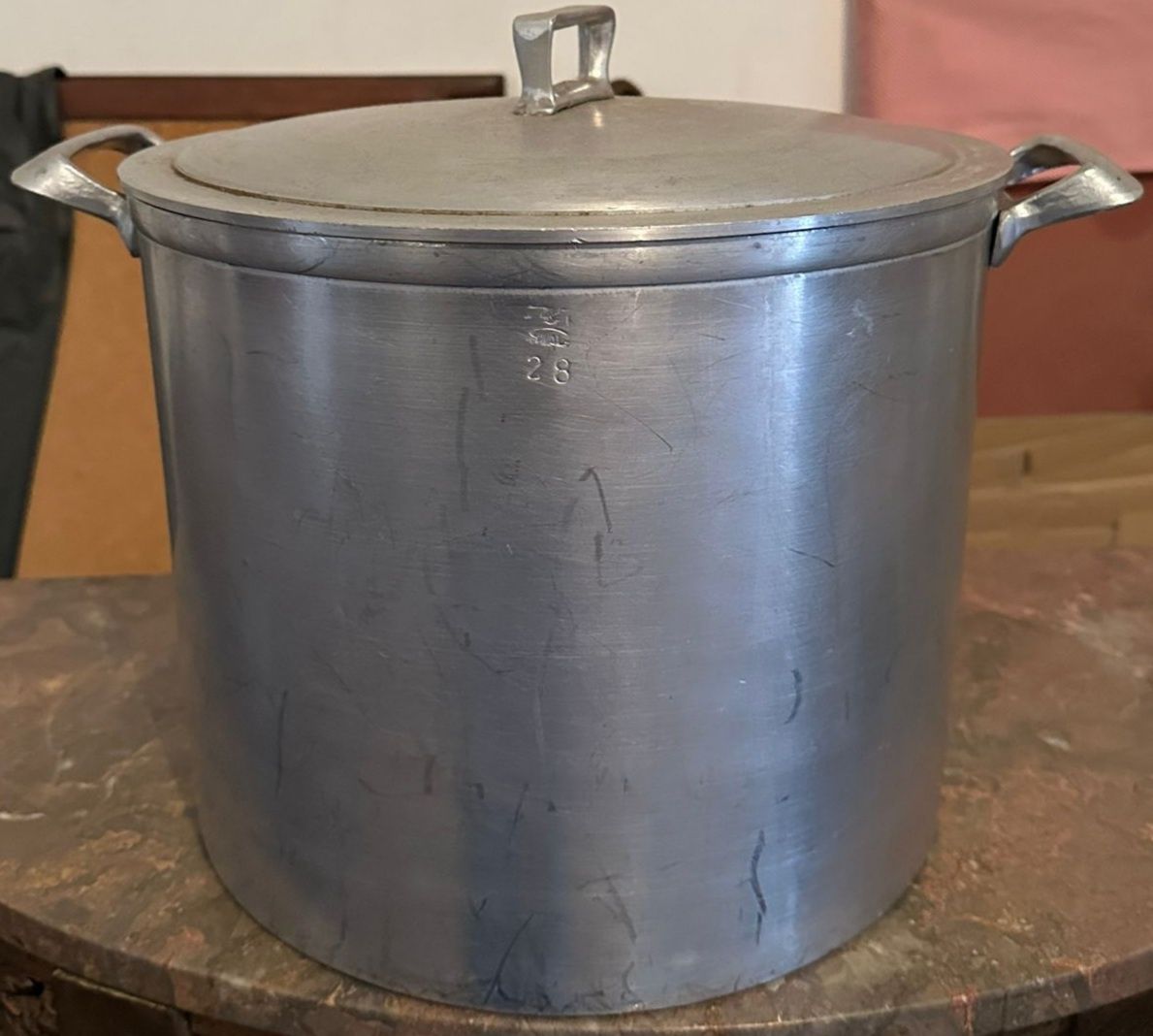 Panela ferro com  25 cm altura
