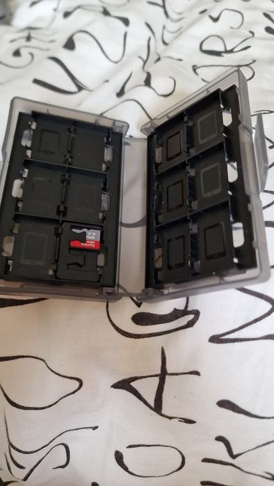 Caixa Hori - 24 jogos Nintendo Switch