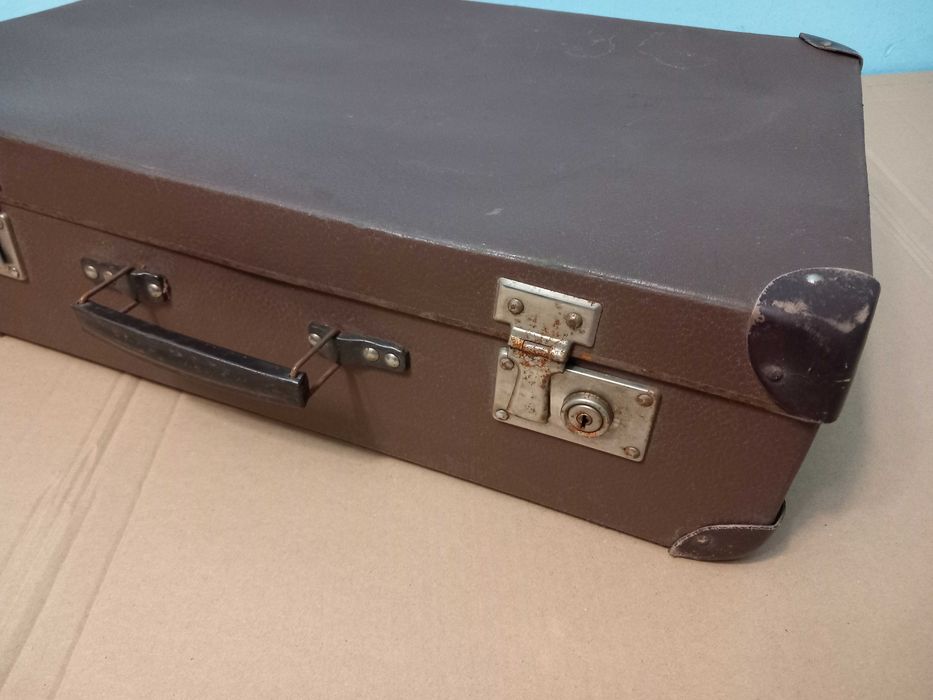 Zabytkowa walizka tekturowa dekoracja rekwizyt ANTYK 60x43x17 z PRL