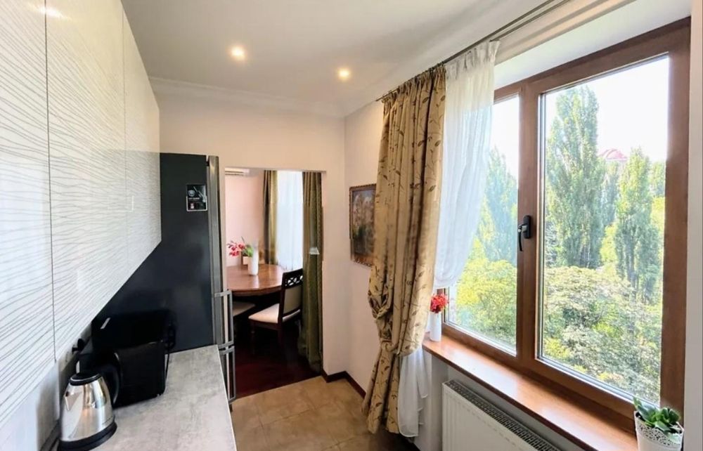 Центр Оренда 2к квартири метро Печерська бульвар Лесі Українки 24