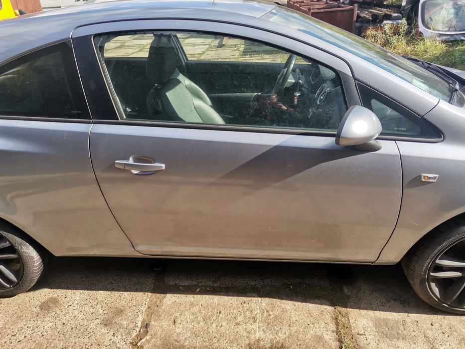 Drzwi PRAWE OPEL CORSA D 3d 06-14 Oryginał kod Z163