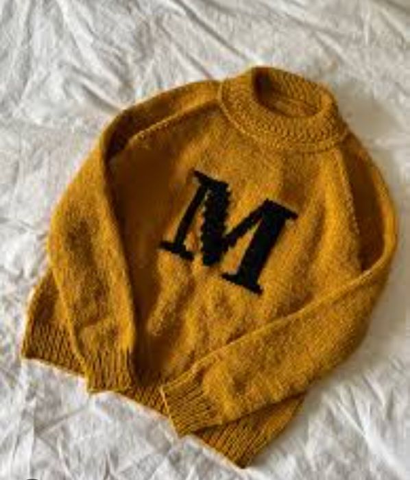 Теплий светрик жіночий