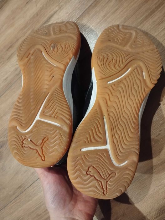 Puma buty halowe sportowe halówki niebrudząca podeszwa, 38,5