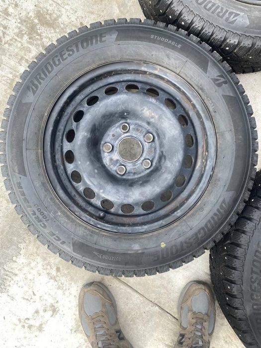 Продам шиповану резину 195×65×15