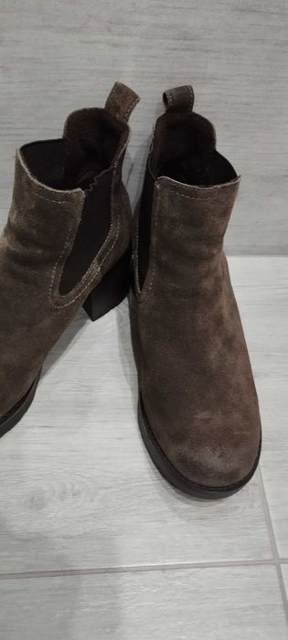 Zamszowe botki Lasocki