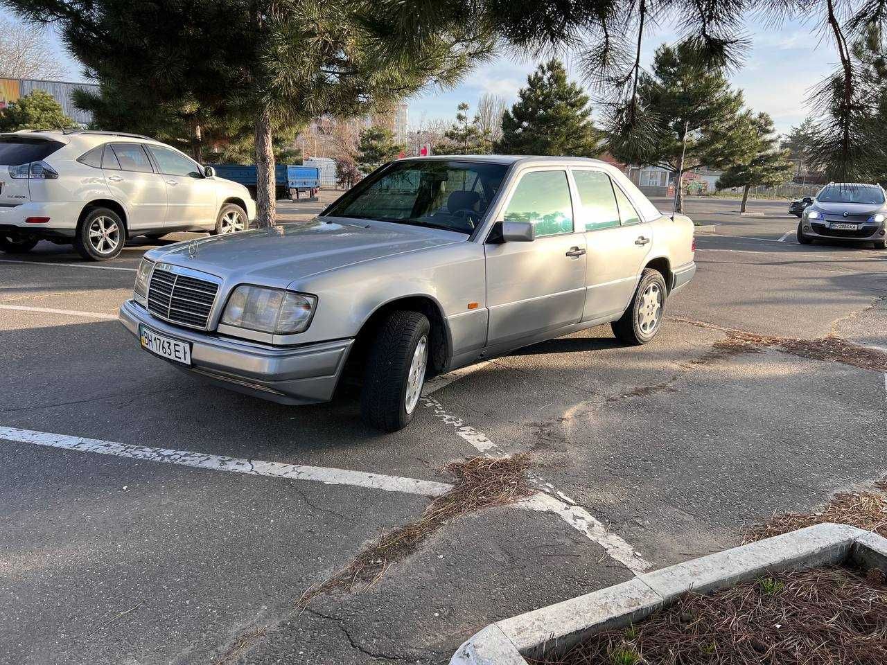 Mercedes w124 E220 1995г