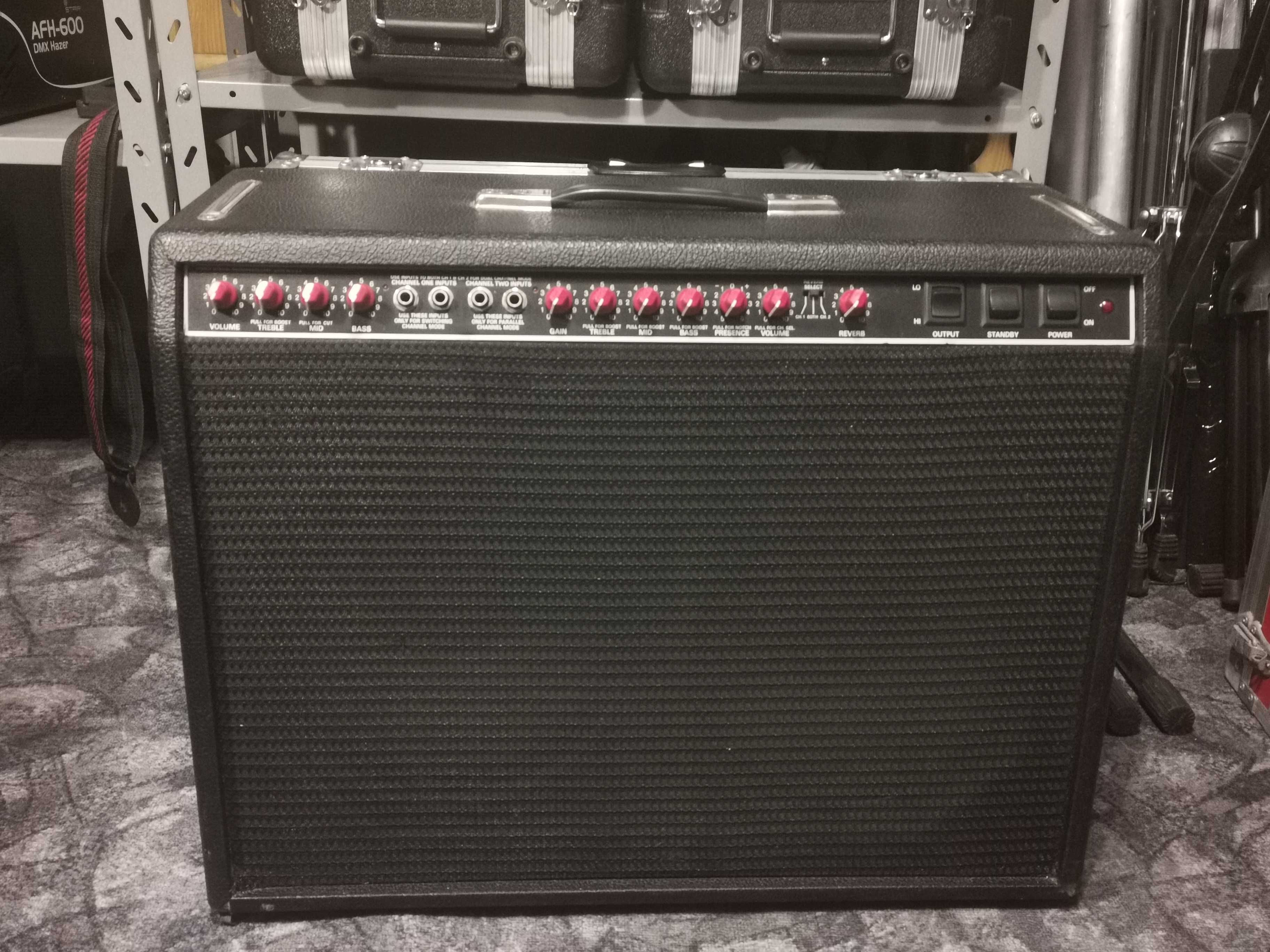 FENDER THE TWIN fotschwitch, case