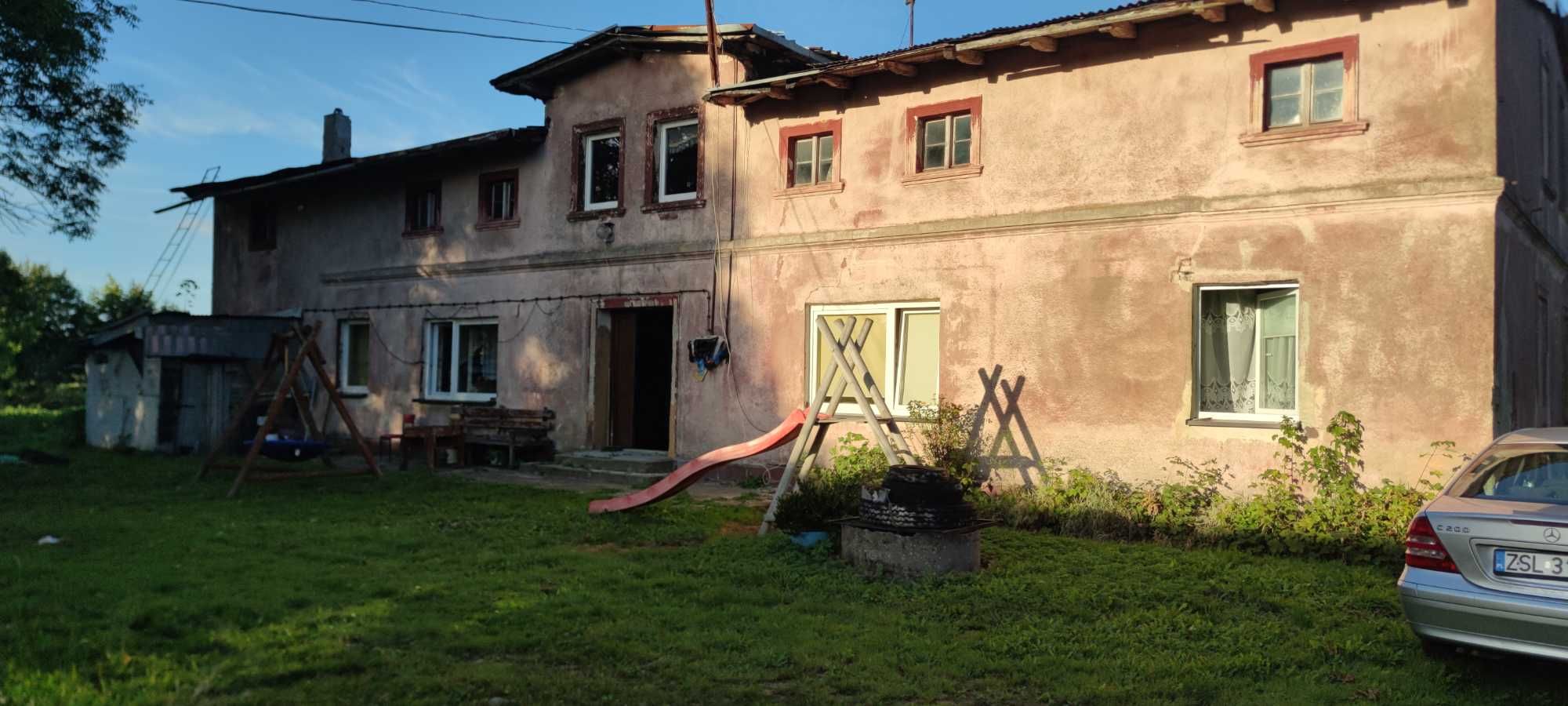 Dom na wsi, budynki gospodarcze, siedlisko