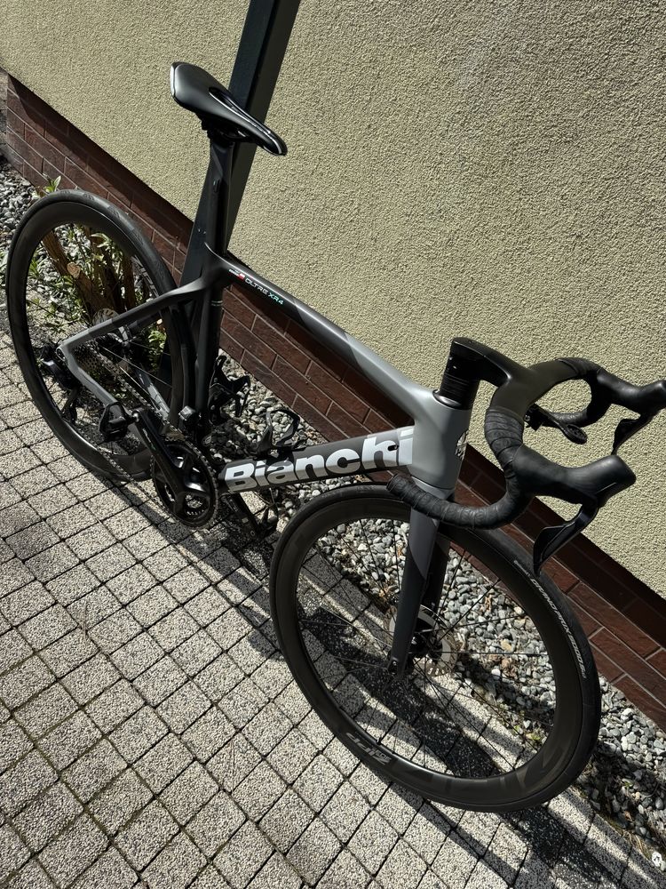 Bianchi Oltre XR4 na kolach Zipp, pomiar mocy, rozm. 55