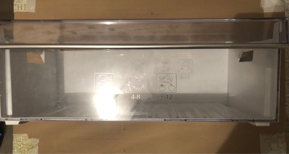 Górna szuflada do zamrażarki lodówka BEKO K70520NEG szerokość 70cm