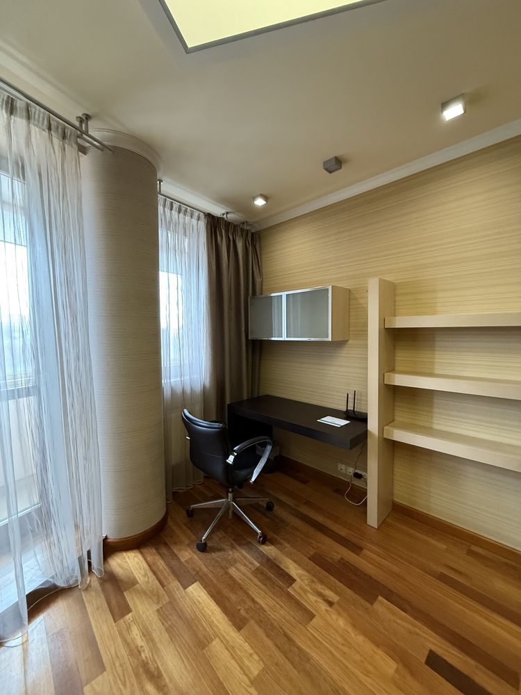 Продам 3х комн.квартиру 117м2,ул.О.Яроша 22,Метро Ботанический Сад