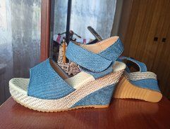 Босоніжки джинсові на платформі