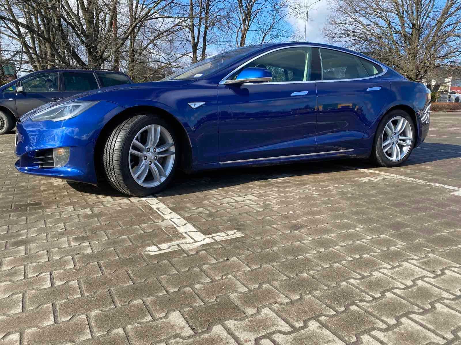 Tesla Model S 90 D