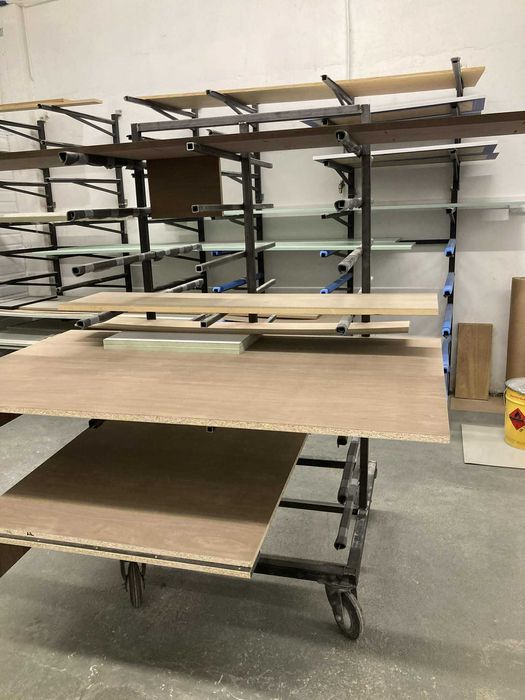 Usługi lakiernicze dla stolarzy (lakierowanie frontów meblowych)