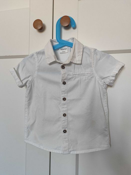 Biała koszula chłopięca