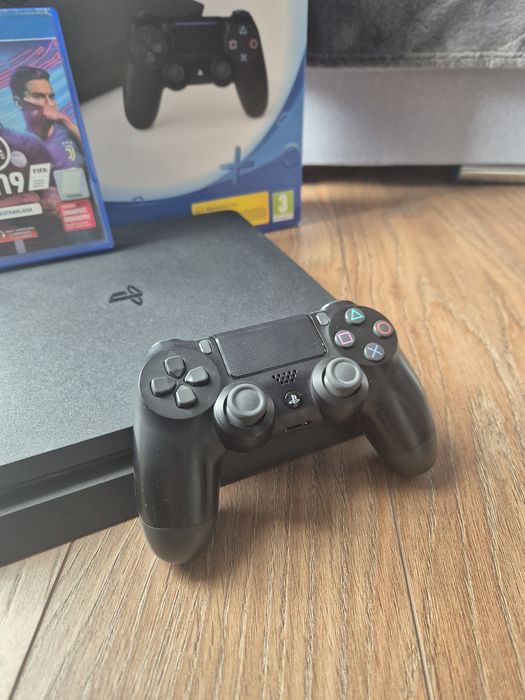Konsola Ps4 slim  stan bardzo dobry PlayStation 4