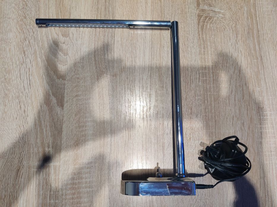 Lampka biurkowa LED metalowa chrom