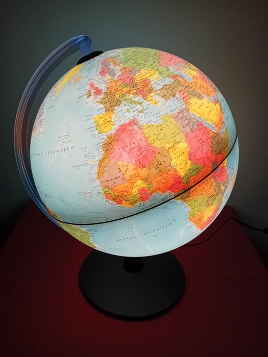Globo Terrestre iluminação