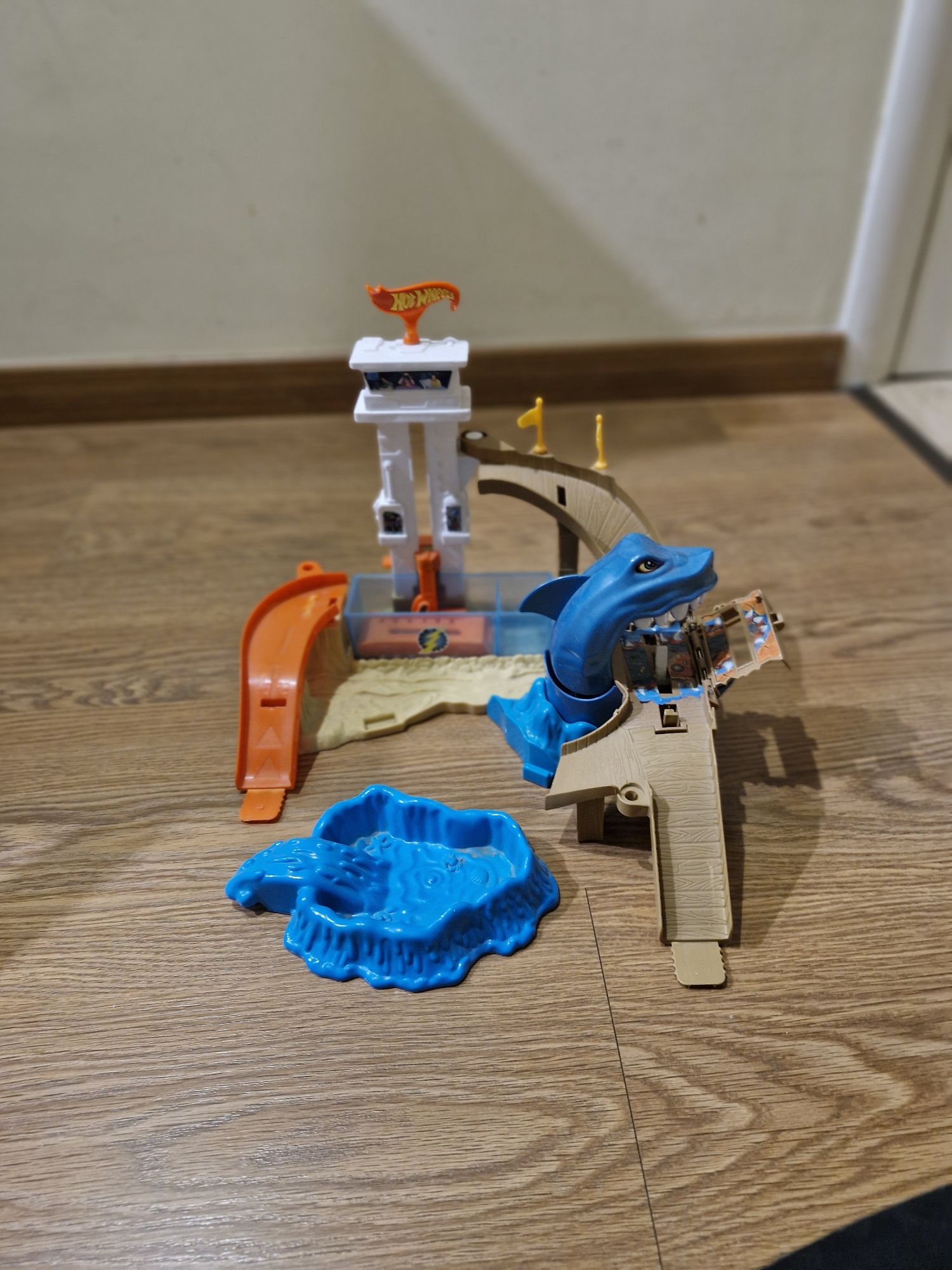 Трек Акула HotWheels