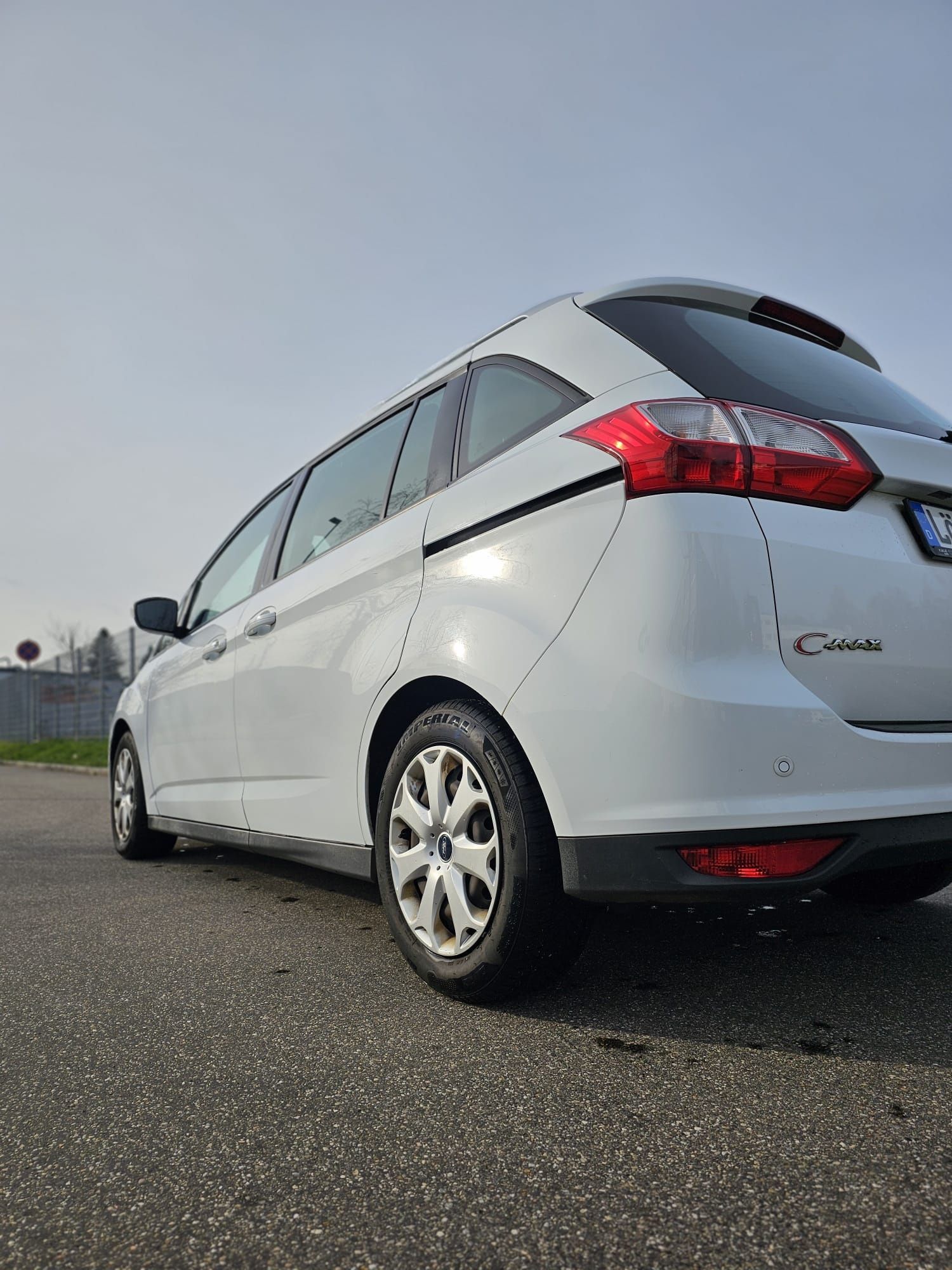 Ford Grand C-Max 2.0 TDI z 2015 roku – Przemyślany wybór dla rodziny