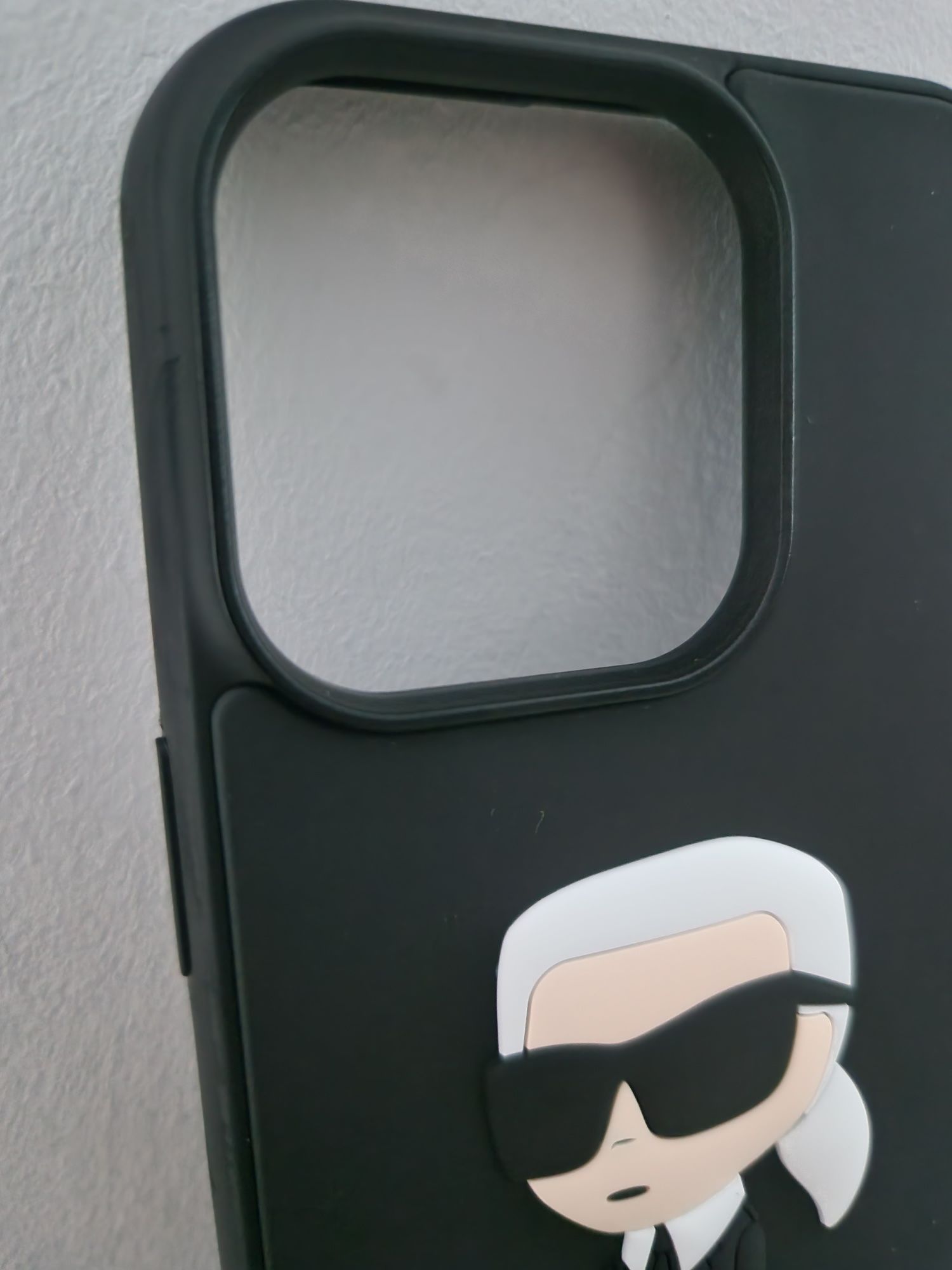 Oryginalne Etui KARL LAGERFELD hardcase Rubber Ikonik 3D Iphone 14 Pro