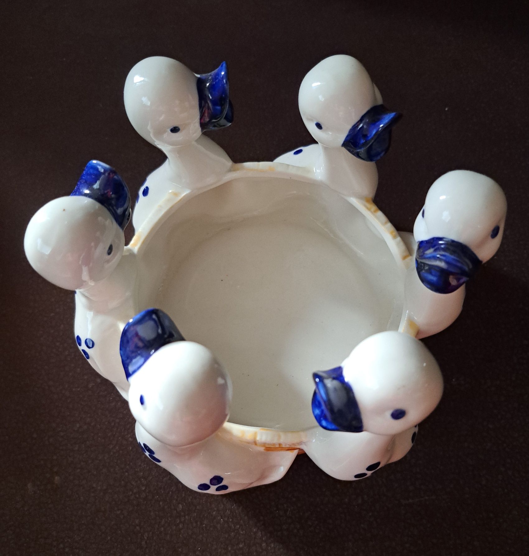 Porcelanowy pojemnik na rzeżucha.