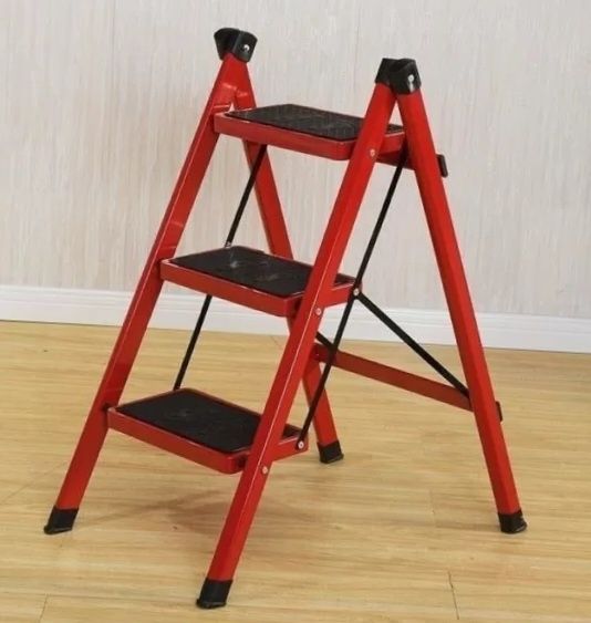 Крепкая лестница стремянка драбина