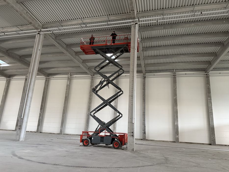 Оренда підйомника (ножничний підйомник) (оренда автовишки Пекканіска)