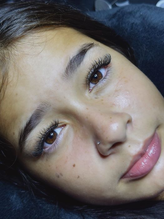 Extensao Pestanas e Microagulhamento Facial