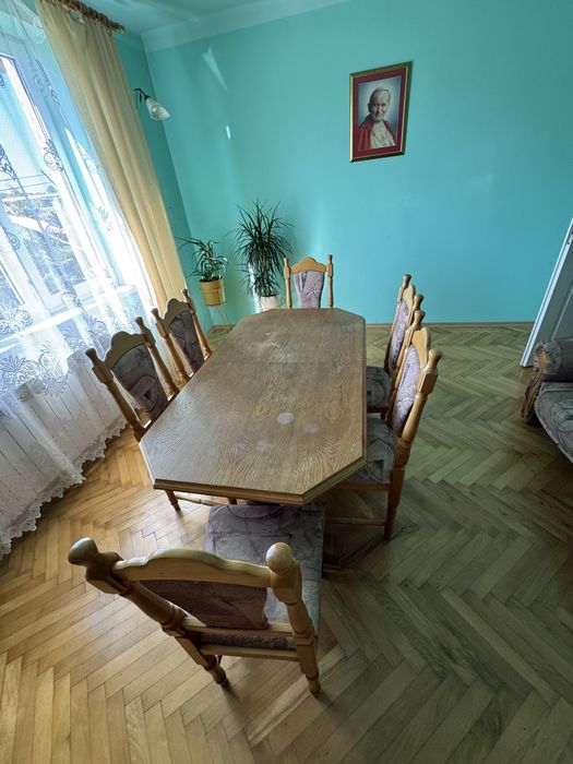 Stolik rozokladany +6 krzeeseł i sofa