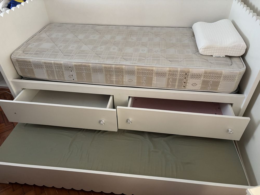 Cama em MDF lacada