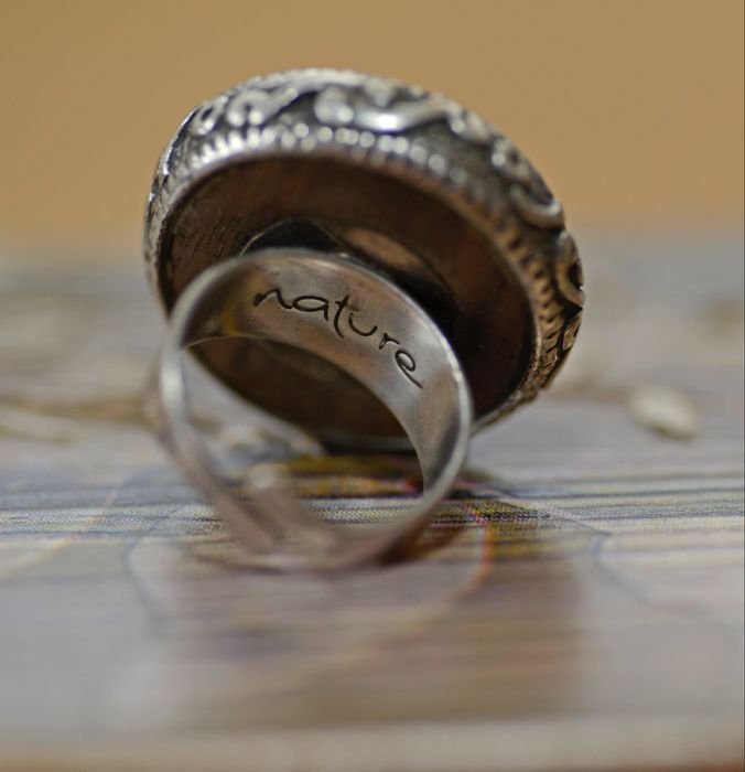 Вінтажне кільце з вставкою з дерева в стилі Бохо