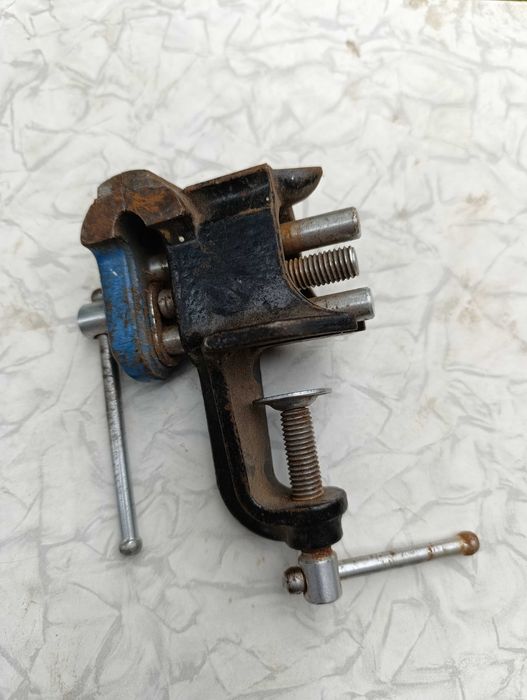 Тіски. Лещата. Слюсарні