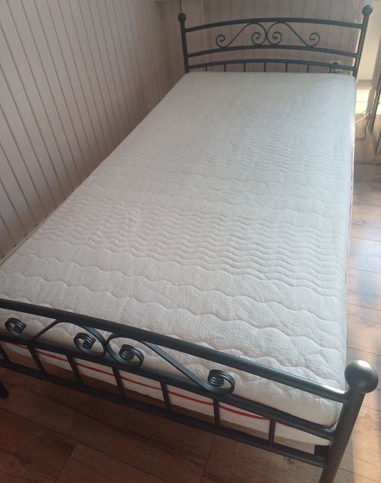 Łóżko metalowe 100x200 cm z materacem JANPOLŁóżko metalowe 100x200 cm
