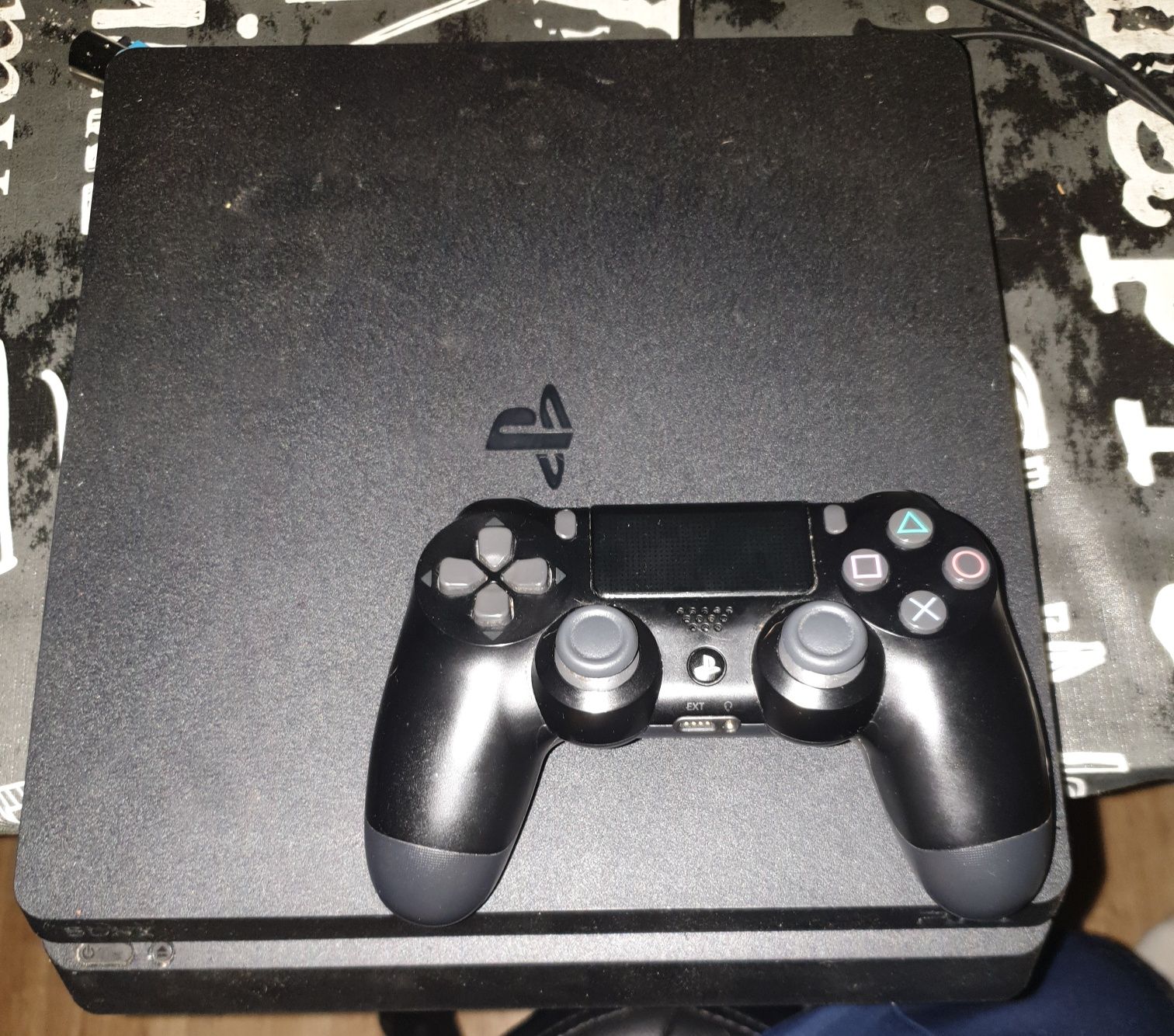 PlayStation 4 1TB +1 comando