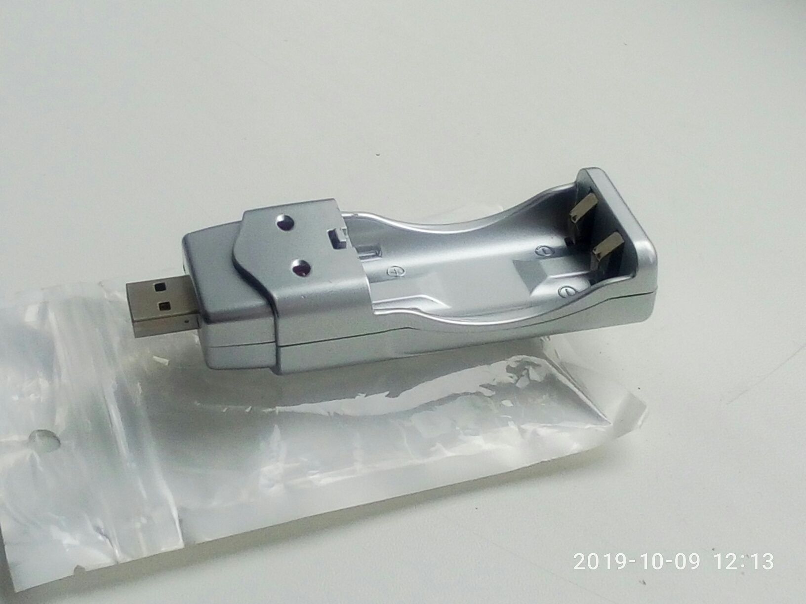Зарядка з USB для пальчикових акумуляторів