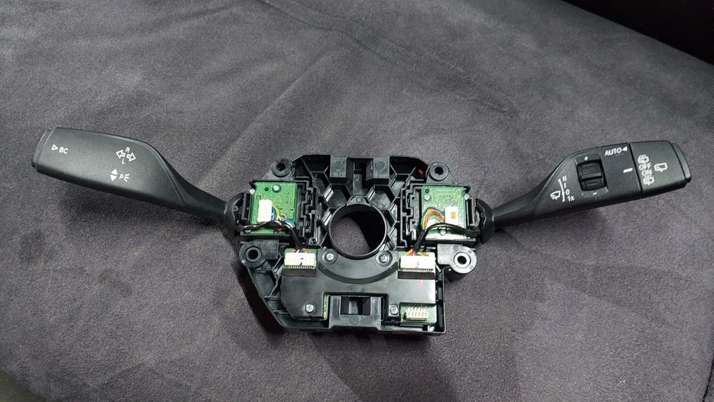 Коммутационный блок (подрулевой переключатель) SZL F45 F48 F39 F15