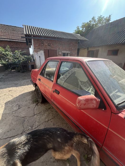 Форд Оріон Червоний