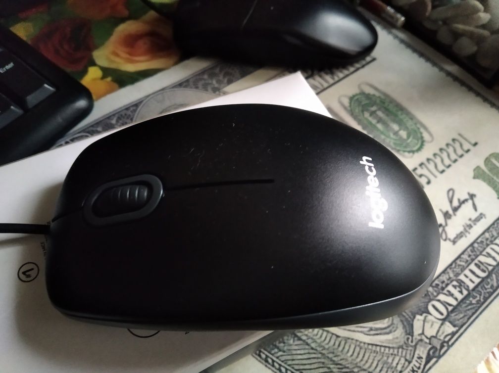 Мишка Logitech B 100