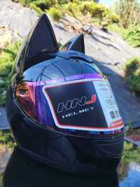 Kask motocyklowy z uszami