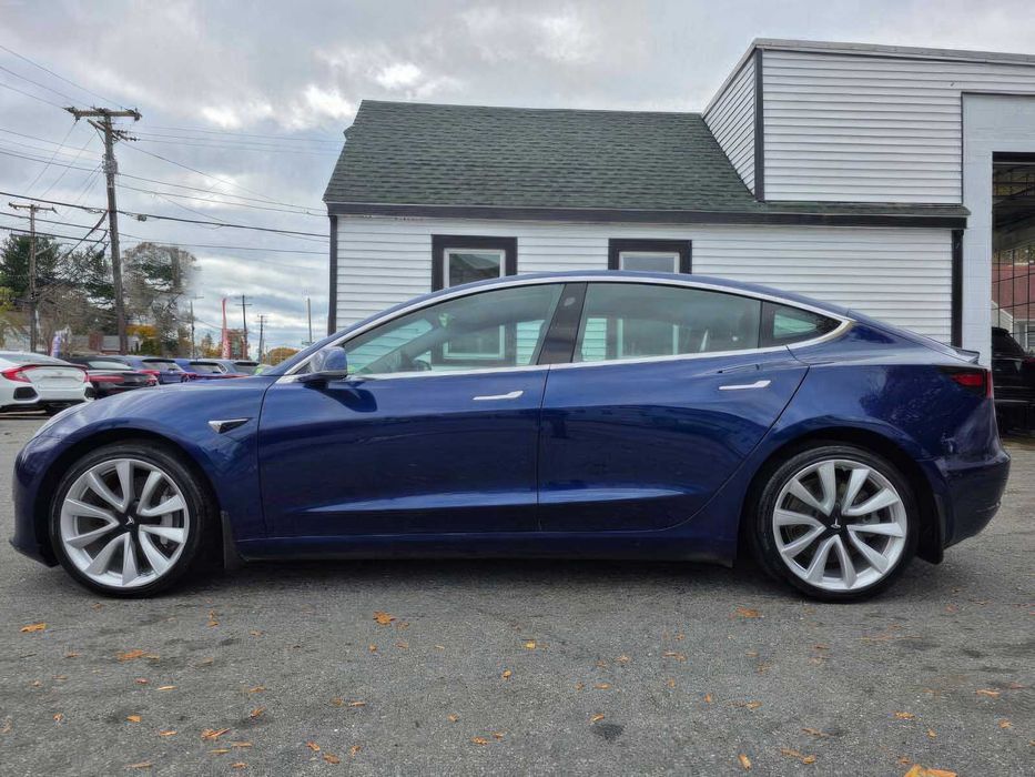 Tesla Model 3 Long Range      2019